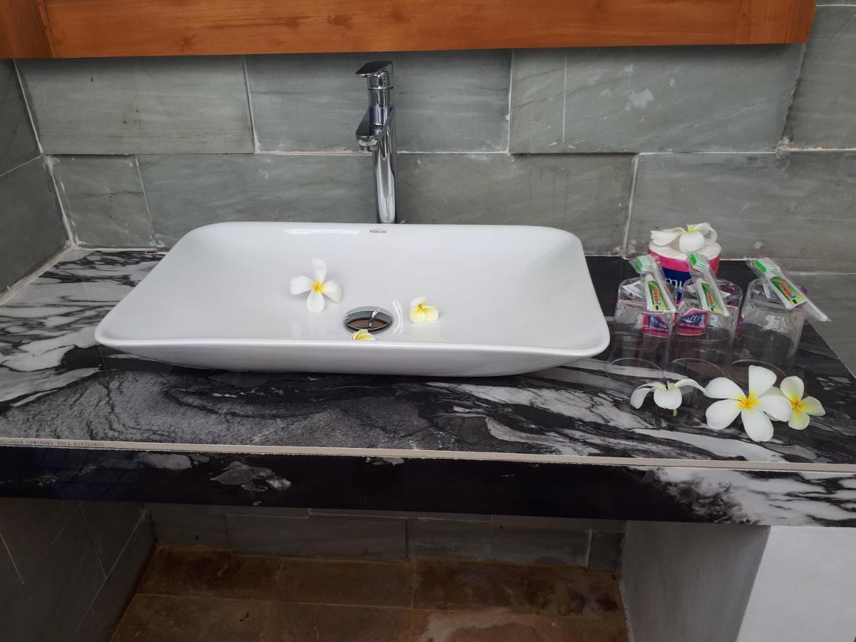 Coco Bale Hotel Gili Meno Bagian luar foto